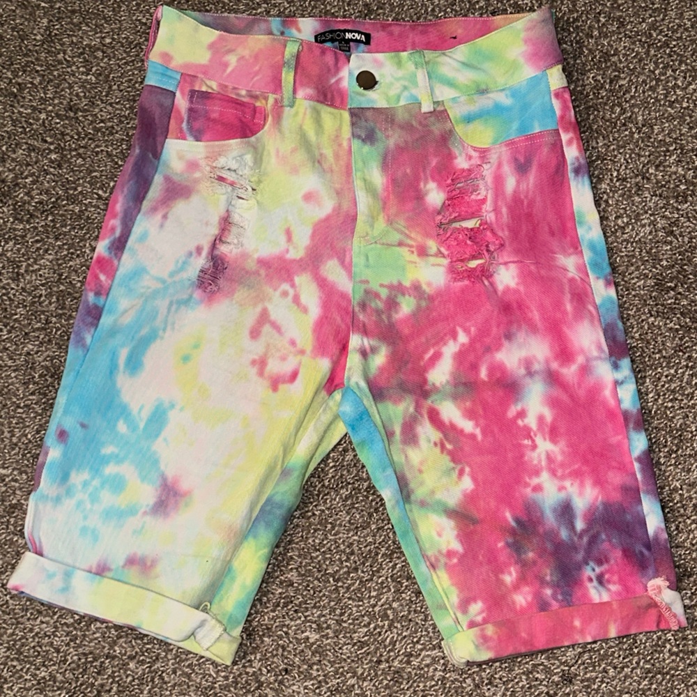 Tie dye fashion nova jeans size Large (Stretchy jean material)